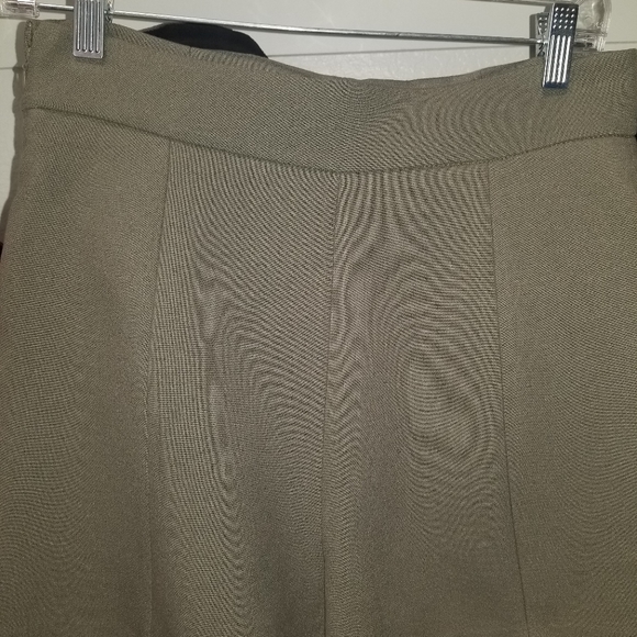 Zara Short in M Olive - Picture 3 of 8